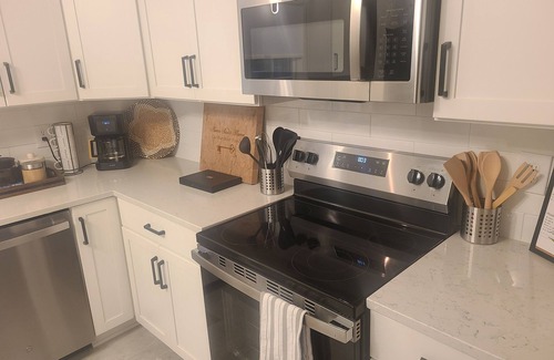 Sharon Woods House | Family Friendly 4BR 2.5 BTH Home w/games, books,parking, Vball set , Uptwn 15min