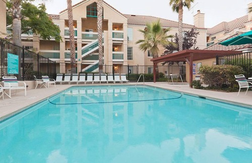 San Bruno Resort | Family-friendly Accommodation! Pets Allowed, Onsite Parking, FREE Breakfast!