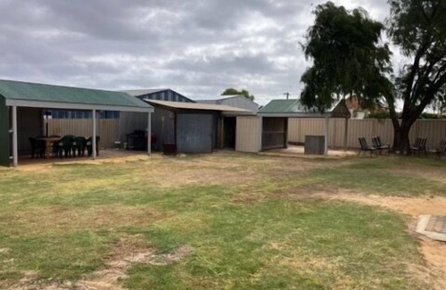 Leeman House | Family friendly accommodation
