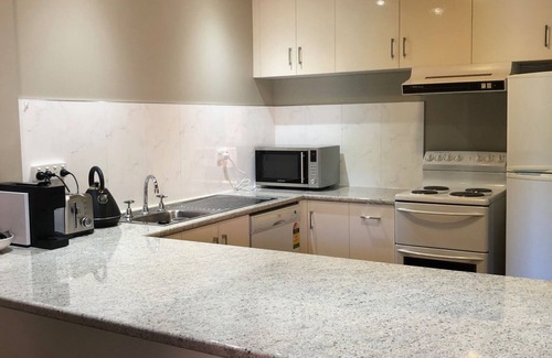 Kingston Apartment | Family friendly apartment 5 min drive to Canberra City