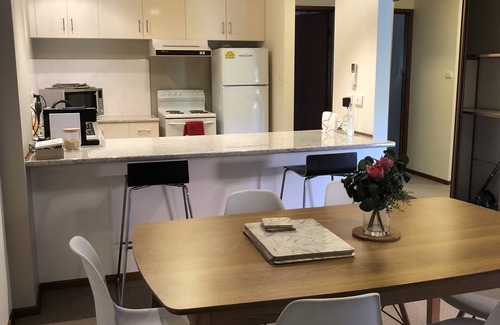 Kingston Apartment | Family friendly apartment 5 min drive to Canberra City