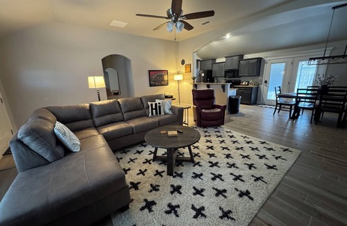 North by Northwest House | Family Friendly Close to Tech, Medical District - Sleeps 8