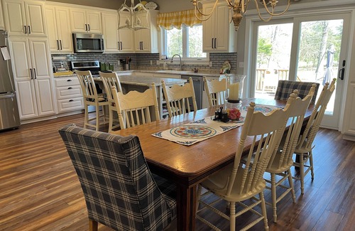 Cassville House | Family-friendly close to SDC, Branson, Eureka Springs, Table Rock, Roaring River