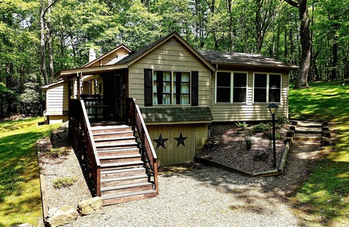 Ohiopyle Cottage | Family friendly, cozy cottage with hot tub in Ohiopyle!