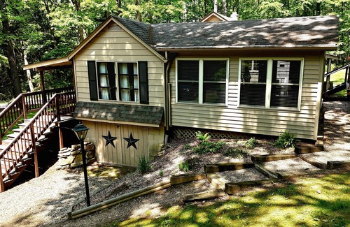 Ohiopyle Cottage | Family friendly, cozy cottage with hot tub in Ohiopyle!