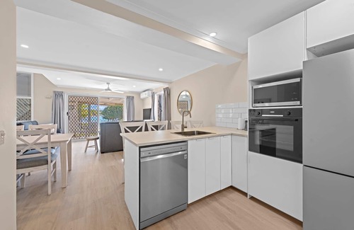Mooloolaba Apartment | Family-Friendly Flat with Balcony Views