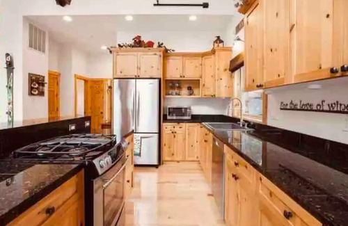 Roslyn Ridge Cabin | Family Friendly, Fun & Relaxing Lake View Cabin