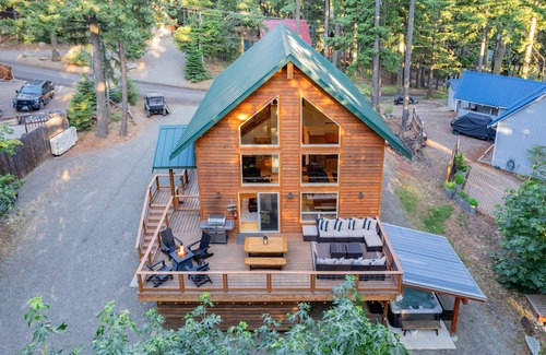 Roslyn Ridge Cabin | Family Friendly, Fun & Relaxing Lake View Cabin