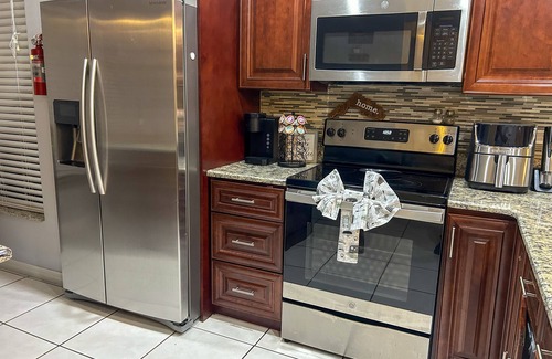 Buena Ventura Lakes House | Family Friendly Getaway ,Private Pool, Game Room, Fast Wi-Fi & Pet Friendly