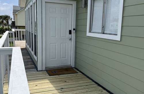 Pirates Beach House | Family Friendly Seaside Home 2 Blocks from Beach Covered Patio