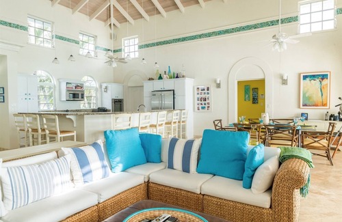 Juba Sound Villa | Family-friendly OCEANFRONT villa with stunning views