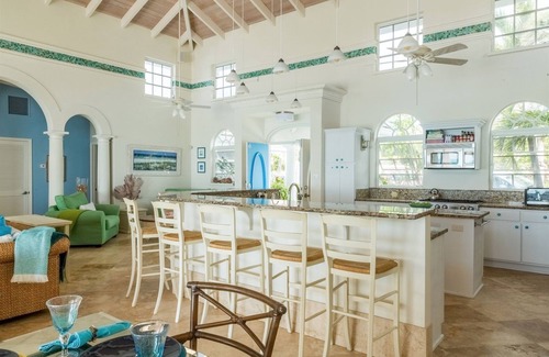 Juba Sound Villa | Family-friendly OCEANFRONT villa with stunning views