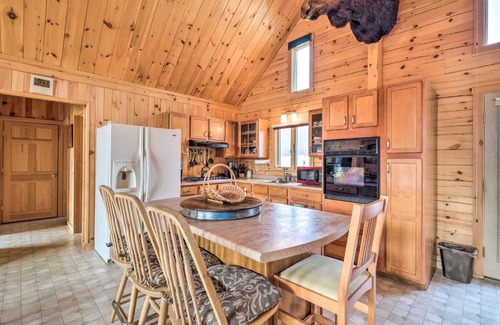 Troy House | Family-Friendly Troy Getaway with Furnished Deck!