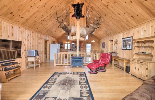 Troy House | Family-Friendly Troy Getaway with Furnished Deck!