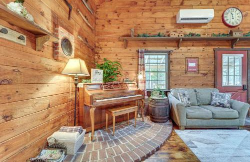 Blandburg House | Family-Friendly Tyrone Cabin with Deck Near Hiking
