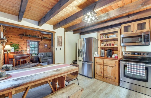 Blandburg Cabin | Family-Friendly Tyrone Cabin w/Deck Near Hiking
