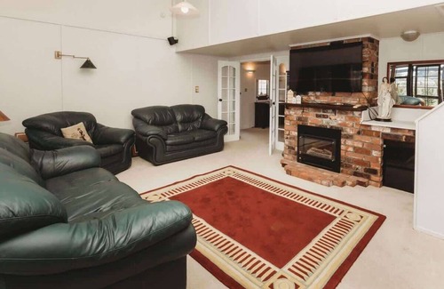 Bell Block House | Family Fun - 4BR home with swimming pool and spa
