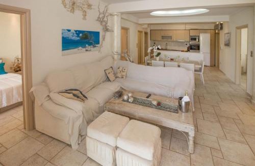 Marathon House | Family Getaway in Marathon by GHH