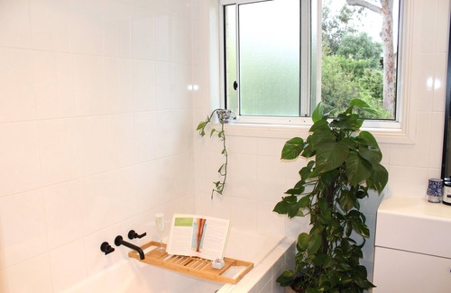 Corlette House | Family home 5 minutes walk to the beach. Fur babies welcome!