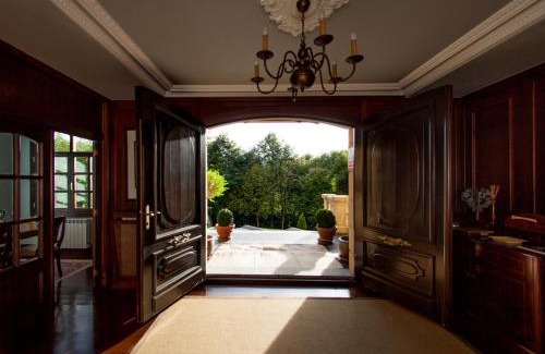 Oiartzun House | Family Home in Oiartzun with Mountain View