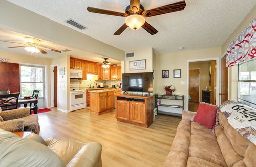 Chico House | Family Home on Lake Bridgeport: Pets Welcome!