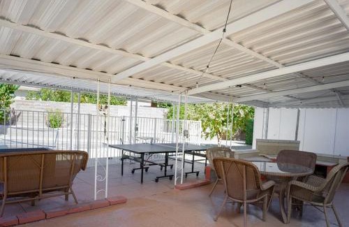 Simi Valley House | Family Home, Pool, Pong, Nintendo