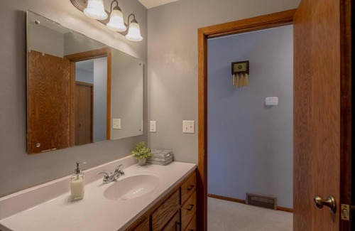 Bemidji House | Family Home W/2 King, 2 Queen Beds + Game Room
