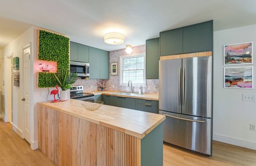Fairview House | Family Home w/Furnished Deck in Fairview!