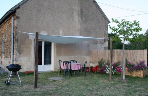 Saint-Genest Cottage | Family home with enclosed garden, near thermal spa