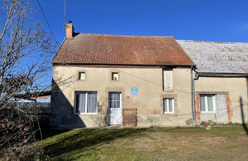 Saint-Genest Cottage | Family home with enclosed garden, near thermal spa