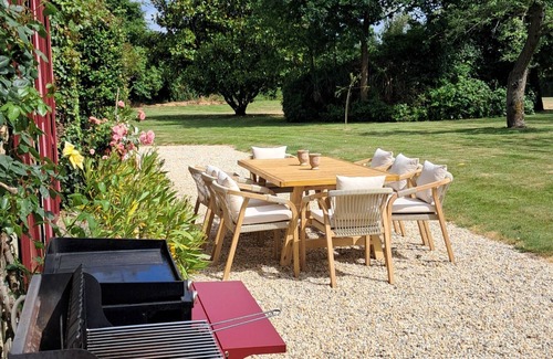 Le Tremblay House | Family home with swimming pool and Jacuzzi in the heart of nature.