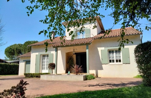 Chancelade Cottage | Family Home with Private Pool Near Périgueux