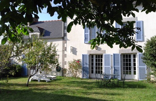 Pleurtuit House | Family house NEAR RANCE, South facing garden