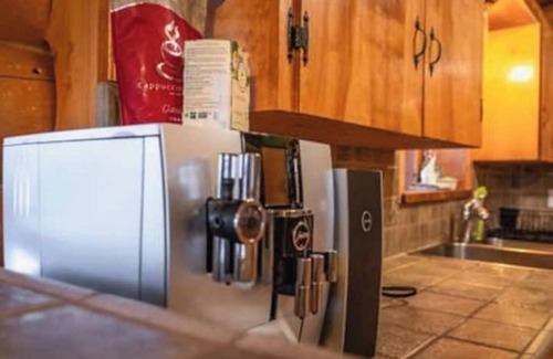 Golden Ski Chalet | Family oriented escape to the mountains 🏔️
