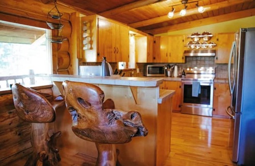 Golden Ski Chalet | Family oriented escape to the mountains 🏔️