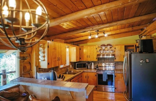 Golden Ski Chalet | Family oriented escape to the mountains 🏔️