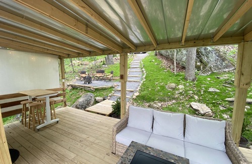 Wildwood Cabin | Family & Pet Friendly Treehouse Glam-Camp with Amazing Views!