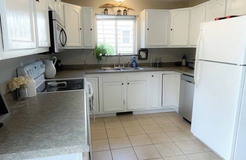 Ashland House | Family & Pet-Friendly, Walk to Lake, Fire Pit