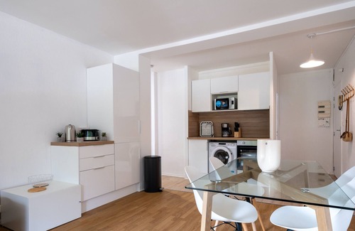 Ancely Apartment | Family residence near park
