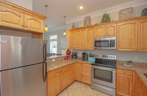 Bel Air House | Family retreat. 50yd to beach. Private Pool, 2 living, wet bar, walk to dining
