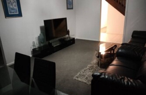 Wendouree House | Family retreat handy to sporting amenities and the lake