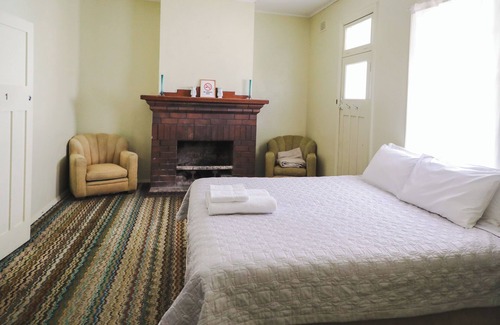 Capertee Hotel | Family Room With Shared Bathroom