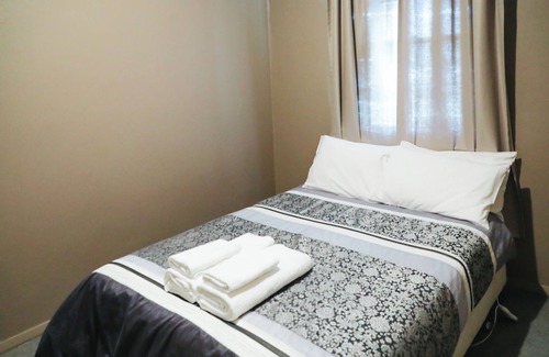 Capertee Hotel | Family Room With Shared Bathroom
