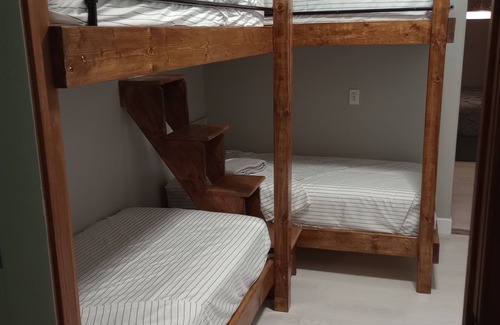 Rockmart Bed & Breakfast | Family Suite with King & 4 adult bunk beds at Becks Lake