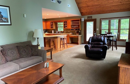 Scottsville House | Family Vaca walk path to Barren River Lake. Kayak/Canoes/dock