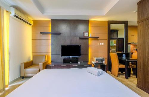 Permata Hijau Apartment | Fancy and Classic Studio Room at Bellezza Apartment By Travelio