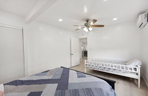 Lincoln Acres House | Fancy & Modern 3 Bedroom house with Private Yard, Gate by RedAwning
