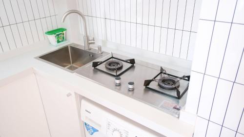 Jing'an Apartment | Fanhua Life IN Nanjing West Road Store 1