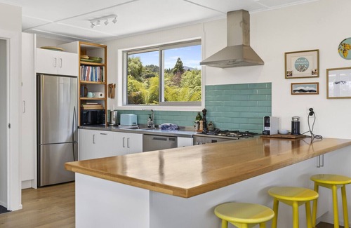 Waipahihi House | Fantail Retreat | Family-Friendly 4BR Stay Near Lake & Gardens