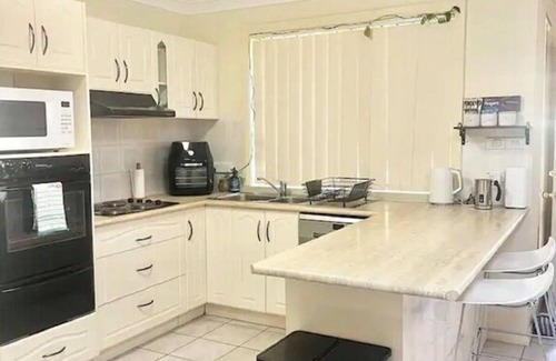 Ettalong Beach Villa | FantaSea In Ettalong Beach - 700m to Beach 3 bedrooms 6 Guests 4 Beds 2 Baths